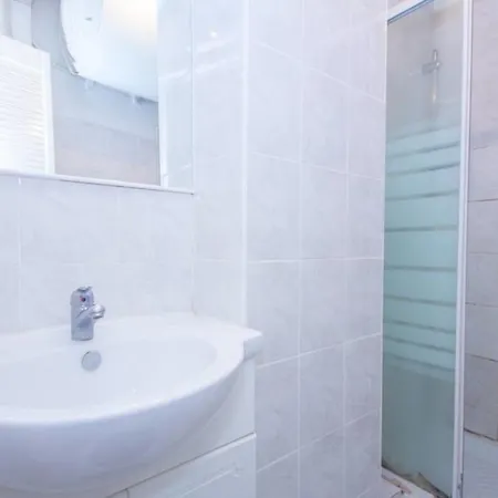 Beautiful Bright Apt In The Heart Of Montmartre